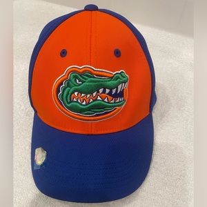 Adult University of Florida Gators hat. Velcro back. New with sticker no tags.